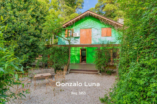 Venta De Casa En El Bosque Peralta Ramos En La Ciudad De Mar Del Plata.