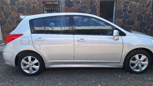 Nissan Tiida 1.8 Sl Flex 5p