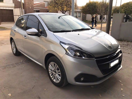 Imagen 8 de 15 de Peugeot 208 2020 1.6 Allure
