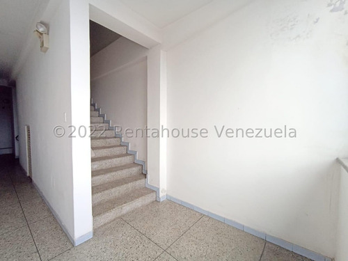 Edificio Comercial En Venta En Avenida Libertador Barquisimeto Lara. Código 23-15252 Excelente Oportunidad Al Mejor Precio Negociable!!!. Comunicate Conmigo! Gracias. Pregunta Sin Compromiso Kv #