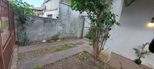 Casa Chica Para Reformar, Sobre Lote 200 M2 En Ituzaingó