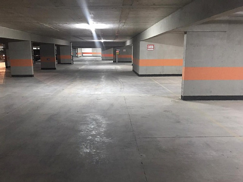 Estacionamiento En Lyon/pocuro/metro I De Suarez