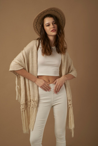 Ruana Ascochinga Tejida Con Bordes En Crochet Y Flecos