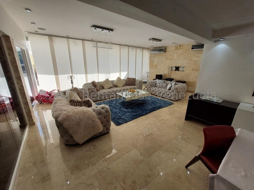 Imagen 3 de 14 de Casa Venta La Trinidad Mls #22-17329 La Casa De Tus Sueños... Increíble Hogar Recién Remodelado Completamente Con Materiales De Primera, Con Acabado De Lujo
