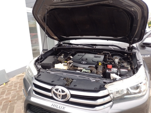Imagen 11 de 13 de Toyota Hilux 2016 2.8 Cd Srx 177cv 4x4