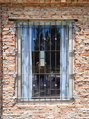 2 Rejas Para Ventanal -paño Fijo- Abasto La Plata ( $ C/u ) Verde (Usado)