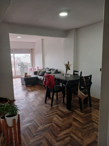 7 Entre 45 Y Plaza Italia, Departamento 2 Dormitorios Venta.