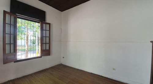 Casa Venta 2 Dormitorios 1 Baño 1 Cochera Y Patio 80 Mts 2 Cubiertos - Terreno 102 Mts 2- La Plata