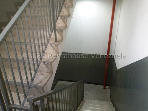 En Alquiler Piso Industrial / Depósito / Showroom / Oficina 720 Mts Boleita Norte Con Ascensor De Carga 24-6680 Mvg