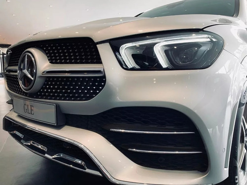 Imagen 3 de 13 de Mercedes Benz Gle 450 5p -suv 4*4 At Cuero 2023 - 0km Plata