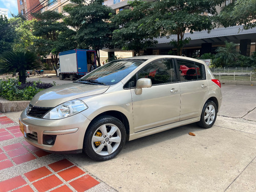 Nissan tiida hb 1.8 Visia