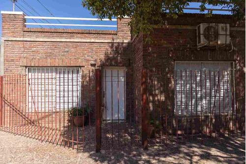 Venta Casa 2 Dorm A Media Cuadra De Av Blas Parera