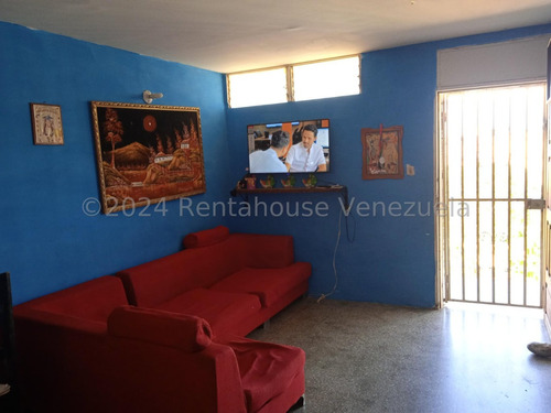 Apartamento En Venta Coro Urb. Las Velitas Listo Para Habitar A Precio De Oportunidad! 24-19641 04r