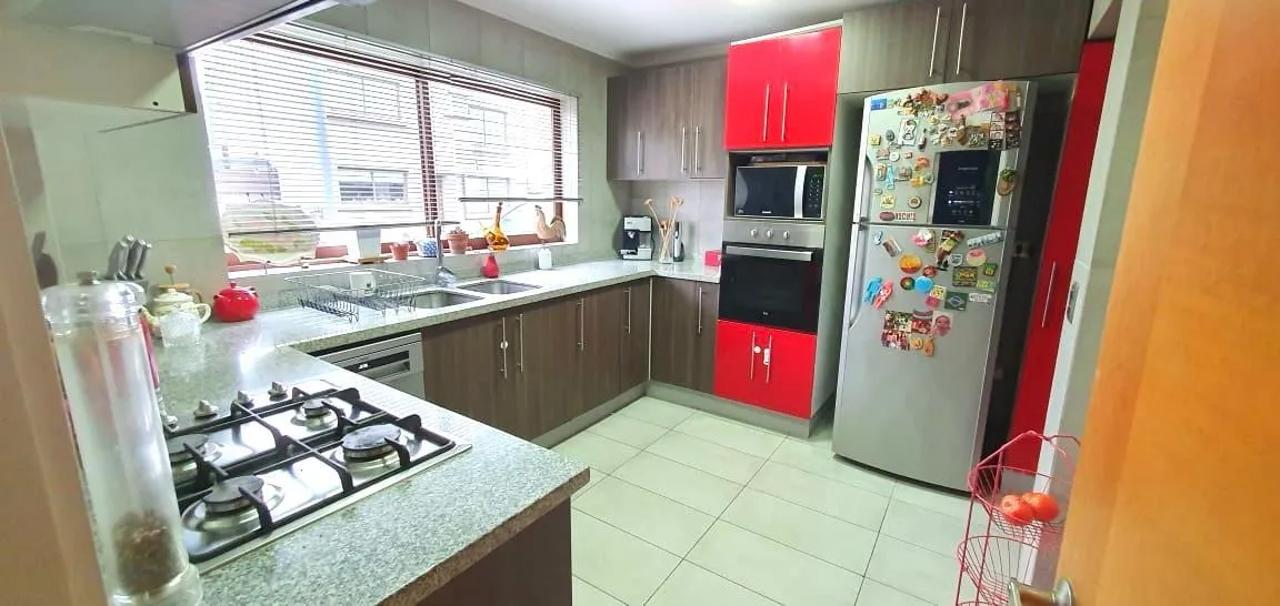 Imagen 3 de 16 de Amplia Casa En Arriendo En Condominio Peumayén