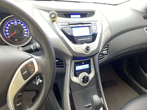 Imagen 18 de 25 de Hyundai Elentra Gls 1.8