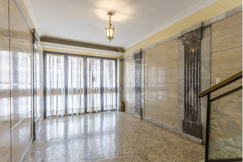 Ph En Piso Con Entrada Independiente De 3 Ambientes, Con Patio, Balcón, Cochera Y Terraza En Venta En Boedo, Caba.
