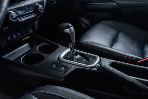 Imagen 12 de 15 de Toyota Hilux 4x4 Srx At