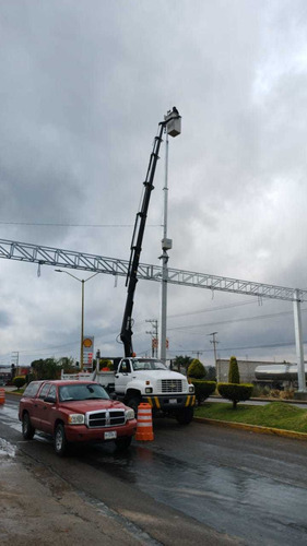 Imagen 3 de 10 de Renta De Grua Articulada Con Canastilla