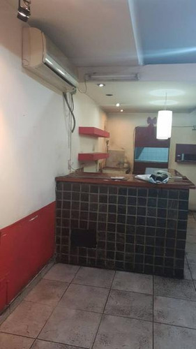 Imagen 2 de 13 de Local En Venta, En Monserrat. Gastronomico, Con Gas Y Tiraje A Los 4 Vientos.