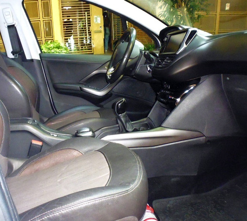 Imagen 5 de 25 de Peugeot 2008 2017 1.6 Feline