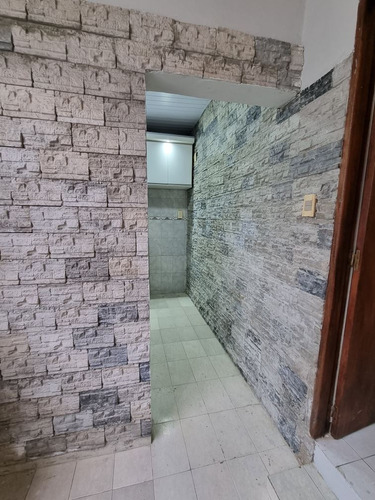 Venta De Casa Con Cochera Y Jardín