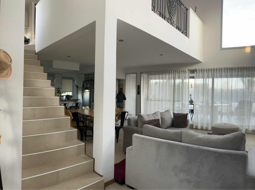 Dueño Vende Casa 4 Ambientes , 3 Baños