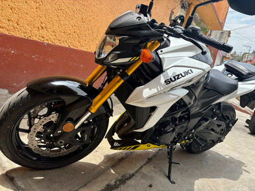 Motocicleta Suzuki 750s