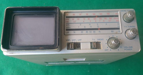 Micro Tv P&b E Rádio (am Fm Sw) Broksonic Cirt2097t (sucata)