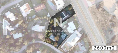 Importante Casa En Venta Frente A Playa Mansa.