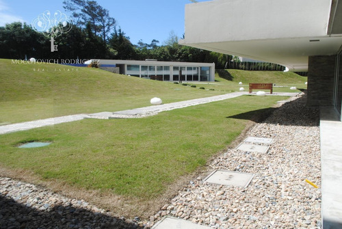 Apartamento En Venta Dos Dormitorios- Lumiere Punta Del Este - Frente Al Mar - Mansa - Servicios