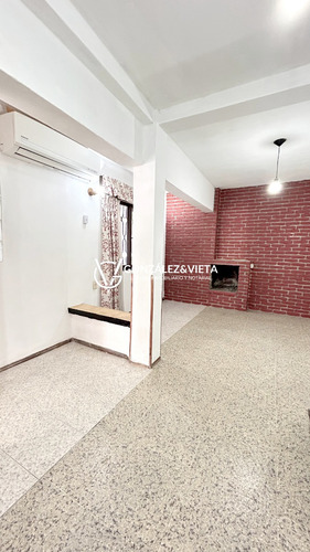 Apartamento De Tres Dormitorios, Dos Pisos En Unión.-