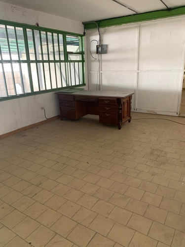 Vende Galpón En Zona Industrial Calicanto, Flor Amarrillo