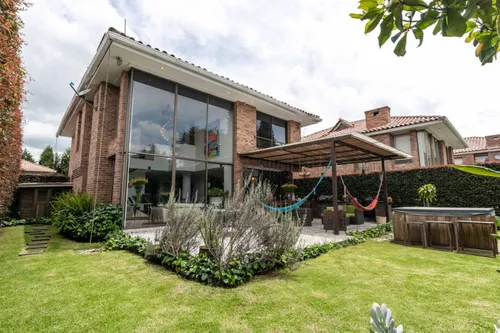 Casa En Venta En El Tejar. Cod V8390