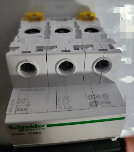 Interruptor Automatico 3p 63a 15ka Ref A9f87363 Schneider