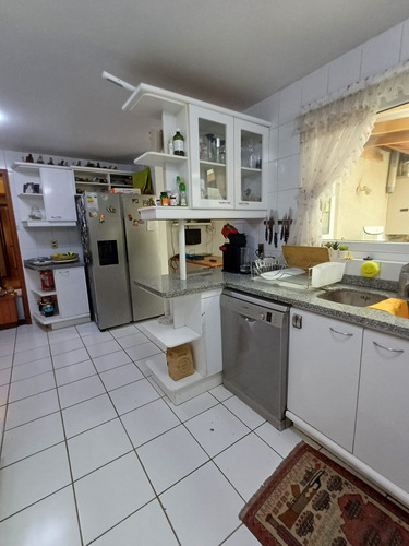 Estupenda Casa De 2 Pisos En Tranquilo Sector La Dehesa