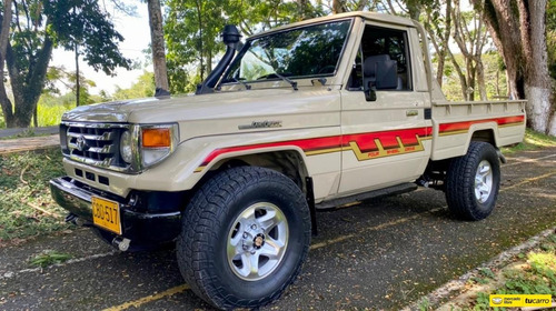 Toyota Land Cruiser Fj75