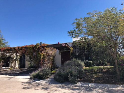Preciosa Residencia En Real De Juriquilla, Jardín Y Alberca Privada, 3 Recámaras