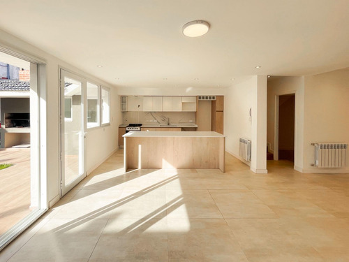 Casa En Venta - 4 Dormitorios 3 Baños - Cochera - 302,40mts2 - Mar Del Plata