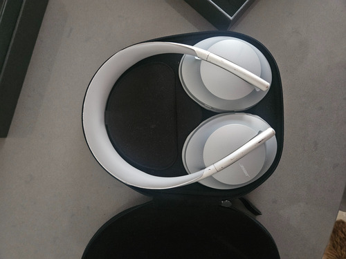 Audífonos Bose Noise Canceling 700 Bluetooth Luxe Silver (Usado)