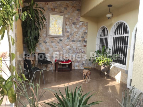 Imagen 2 de 16 de Casa Venta Urb La Providencia Final Av Casanovag Al Lado Uba