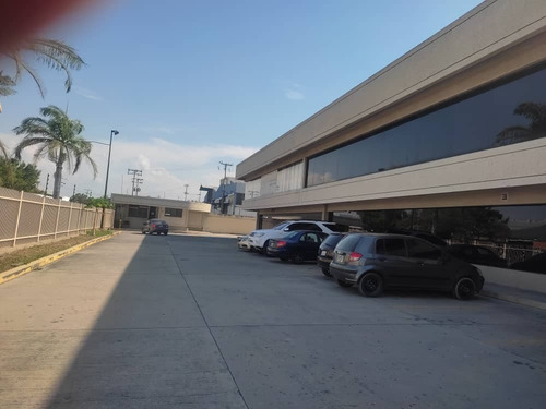 Imagen 1 de 14 de Alquiler Maravilloso Y Funcional Galpón De 1.225m² En Zona Industrial De Valencia - Inmobiliaria Maggi Cod. 1071