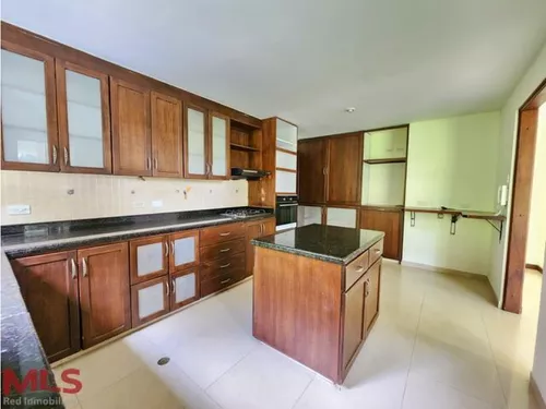 Muy Tranquila Con Muy Buenos Espacios(mls#240552)