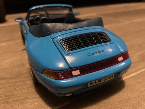 Porsche 911 Carrera Convertible Azul 1998 Escala 1:18 Maisto Azul (Usado)