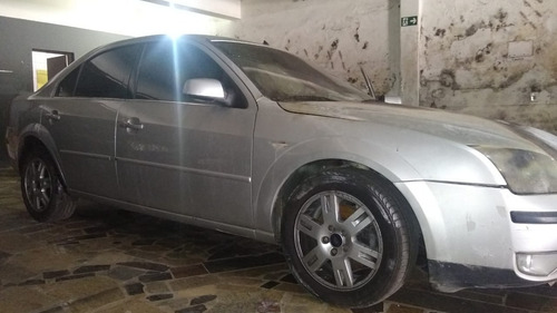 Ford Mondeo 2.0 Ghia 4p