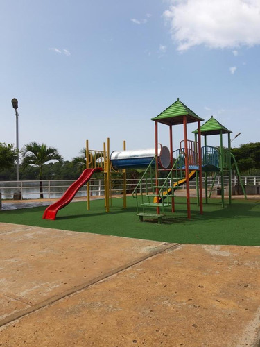 Imagen 13 de 13 de Lujoso Townhouse Res. Lake Village Lechería