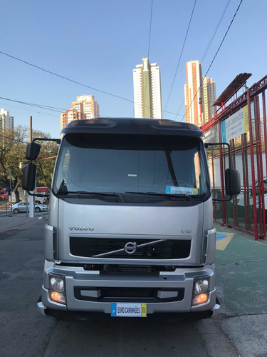 Imagem 13 de 14 de Volvo Vm 270 2013