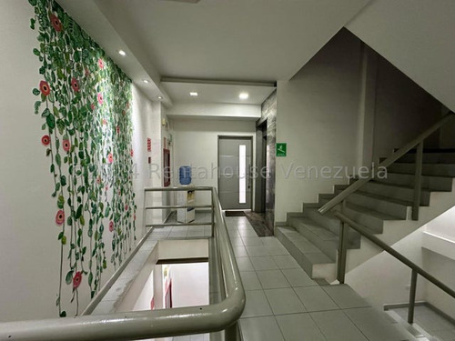 Edificio Remodelado En Venta Calle Boyaca Zona Centro Maracay Moderno Con Ascensor Planta Electrica Negociable Kg:25-1091