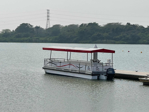 Lancha Catamarán Pontoon