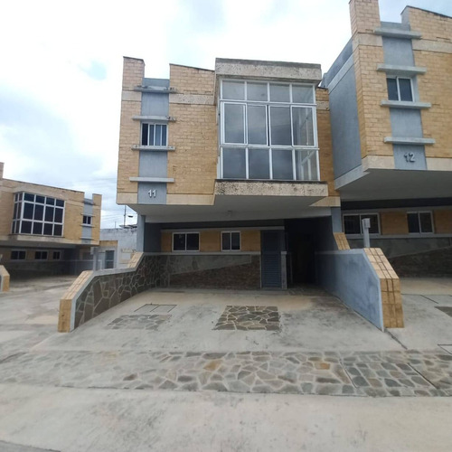 195681 Am* Venta De Townhouse En Colinas De Guataparo Valencia