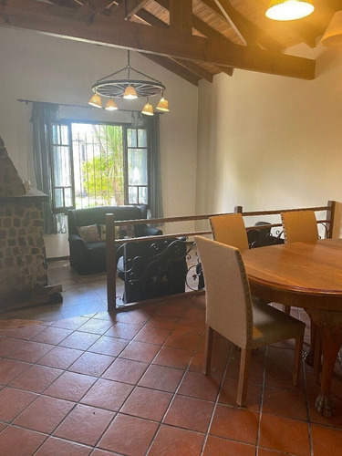 Imagen 8 de 17 de Venta De Hermoso Chalet En Ituzaingo Norte